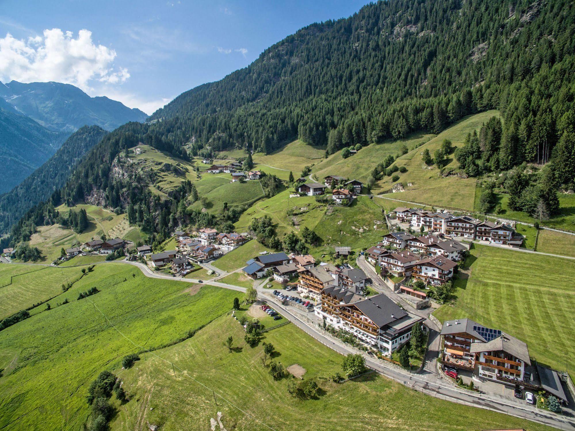 Hotel Alpenland Moso Exterior photo