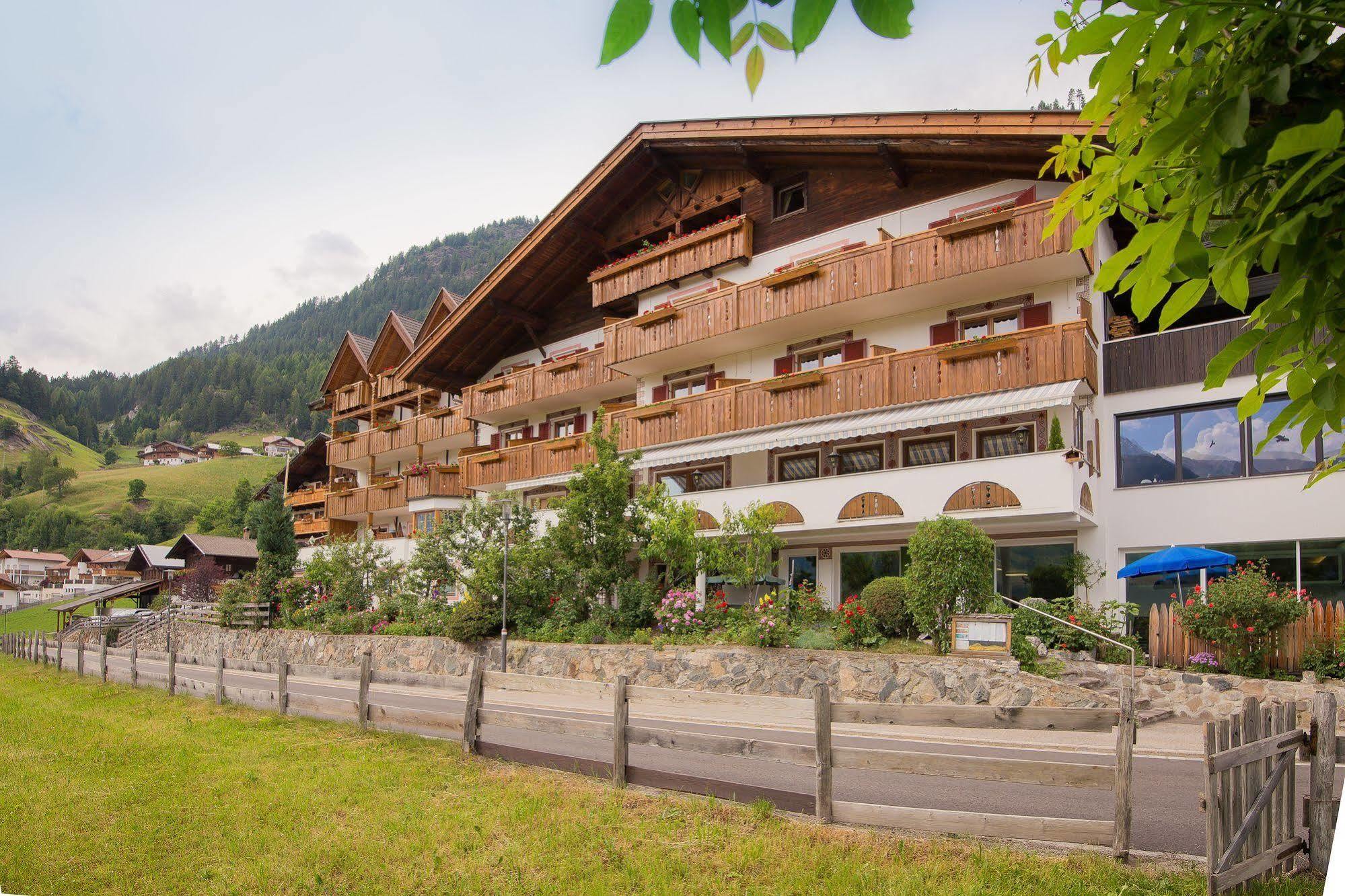 Hotel Alpenland Moso Exterior photo